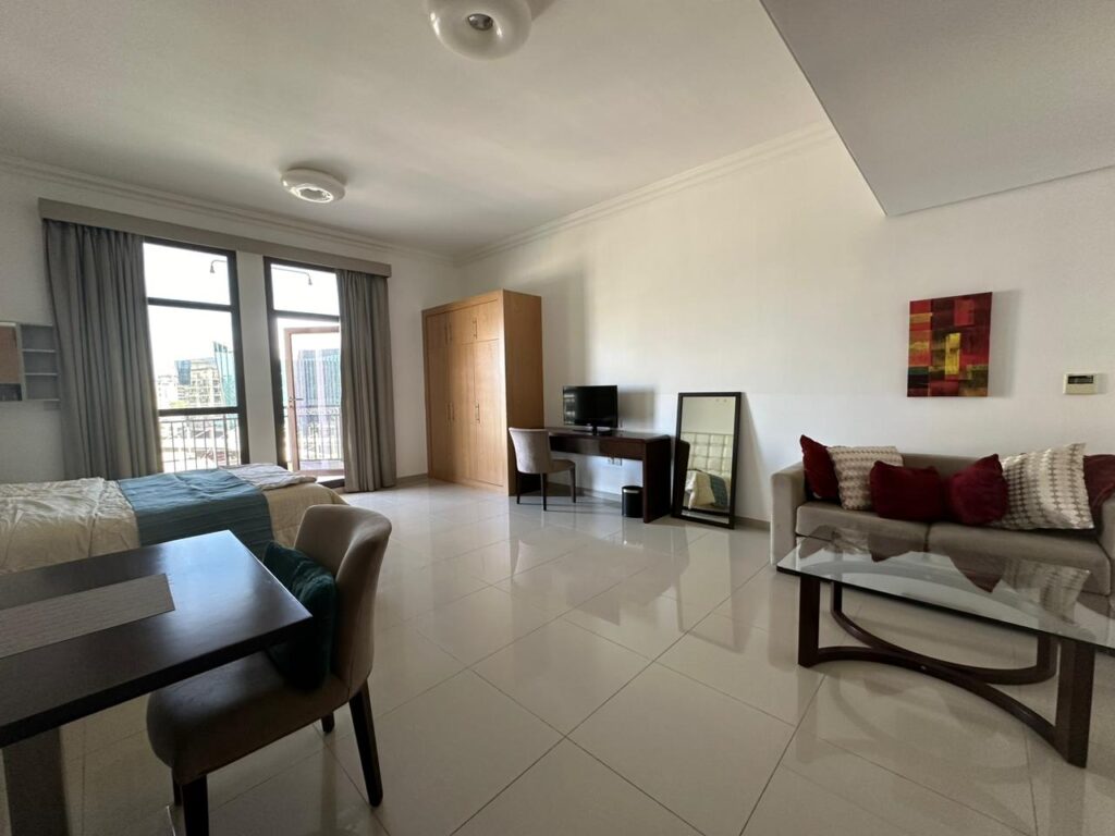 Lincoln Park Arjan Studio Apartment