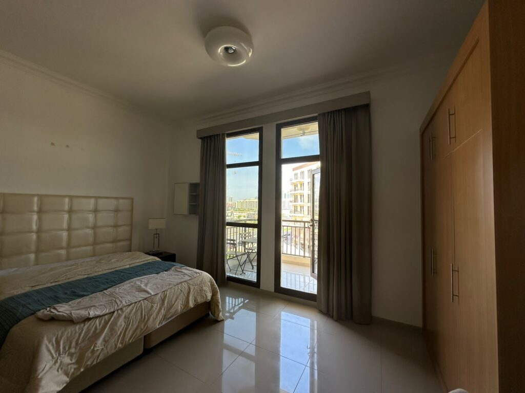 Lincoln Park Arjan Studio Apartment