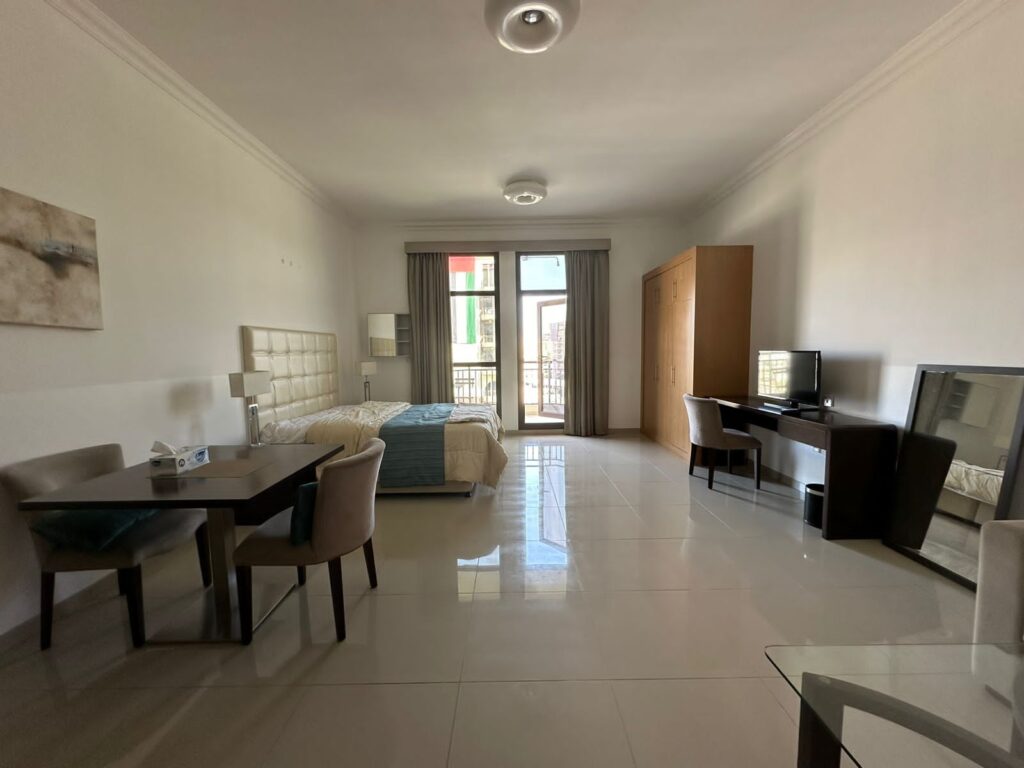 Lincoln Park Arjan Studio Apartment