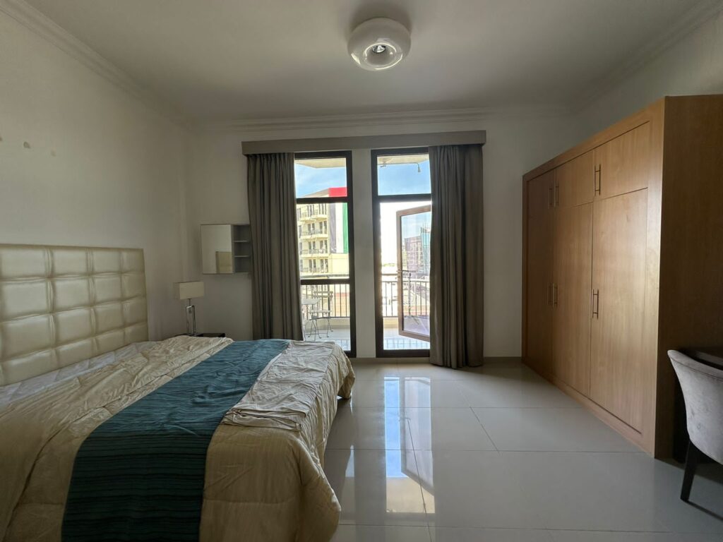 Lincoln Park Arjan Studio Apartment