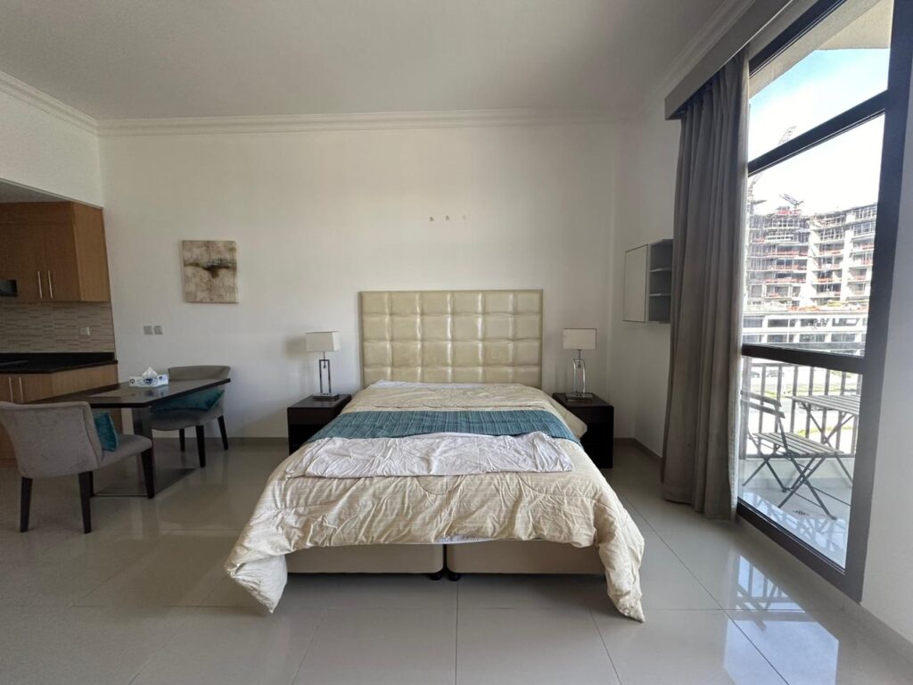 Lincoln Park Arjan Studio Apartment