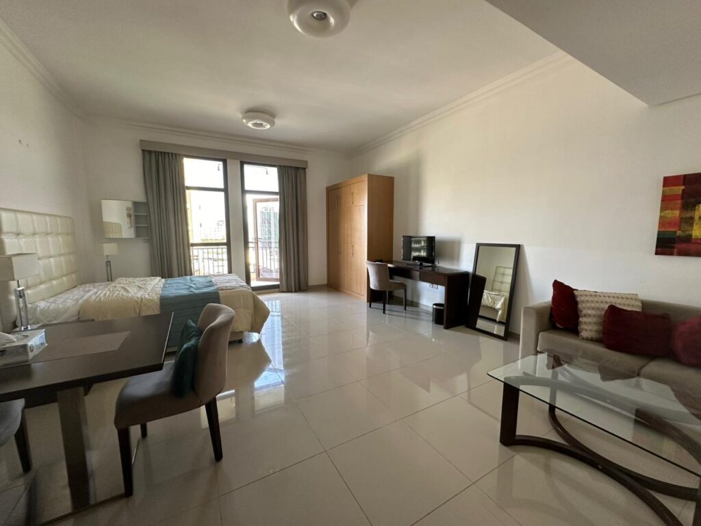 Lincoln Park Arjan Studio Apartment